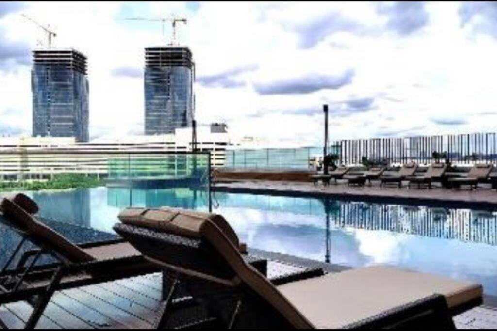 Mid Valley Southkey Mosaic- 6 Pax- 2 Bedroom Apartment *
