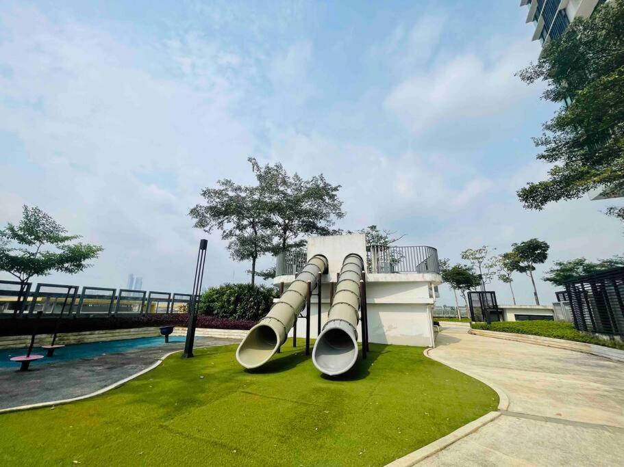 Mid Valley Southkey Mosaic- 6 Pax- 2 Bedroom Apartment Johor Bahru